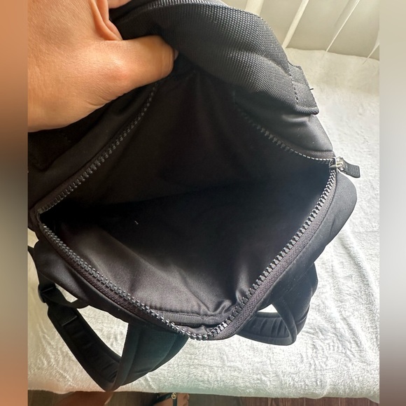 New Crew BackPack 22L Black - Picture 10 of 10